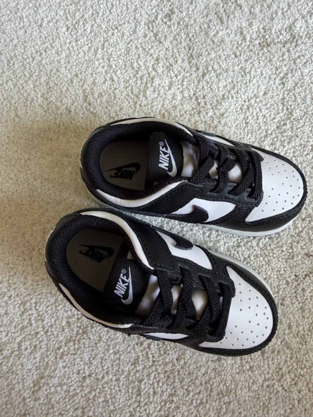 Nike Kids Black and White Low-Top Sneakers - Picture 2 of 4